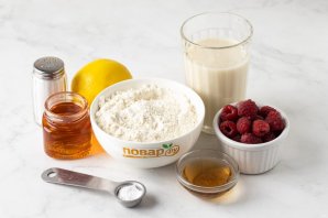 Оладьи с малиной и лимоном