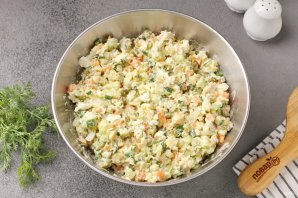 "Оливье" с курицей и свежим огурцом