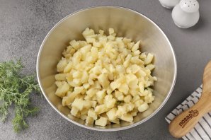 "Оливье" с курицей и свежим огурцом