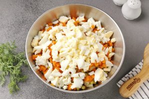 "Оливье" с курицей и свежим огурцом