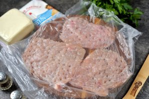 Отбивные из индейки запеченные с помидорами и сыром