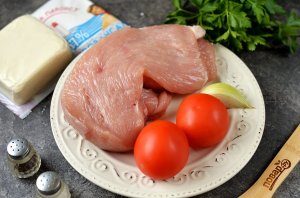 Отбивные из индейки запеченные с помидорами и сыром