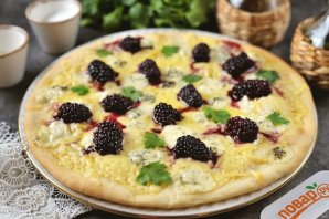 Пицца с ежевикой Пицца с ежевикой