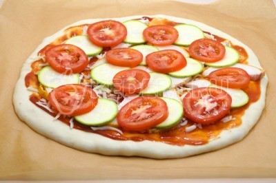 Пицца с кабачками и курицей Пицца с кабачками и курицей