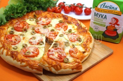 Пицца с кабачками и курицей Пицца с кабачками и курицей