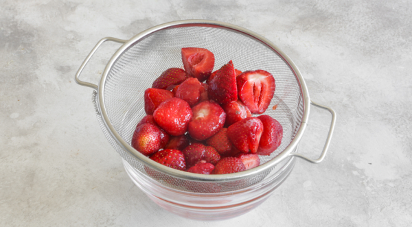 Пирог с замороженной клубникой, пошаговый рецепт с фото Пирог с замороженной клубникой, пошаговый рецепт с фото