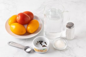 Помидоры с гвоздикой на зиму