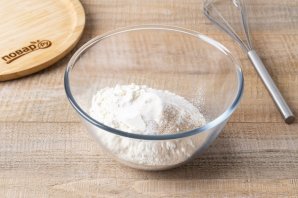 Постный заливной пирог из дрожжевого теста на сковороде