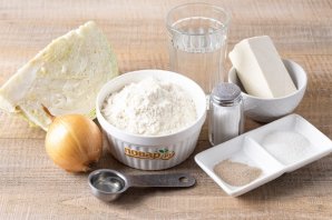 Постный заливной пирог из дрожжевого теста на сковороде