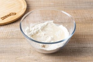 Постный заливной пирог из дрожжевого теста на сковороде