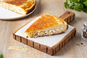 Постный заливной пирог из дрожжевого теста на сковороде