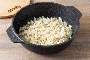 Постный заливной пирог из дрожжевого теста на сковороде