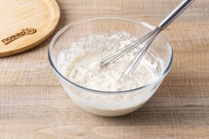 Постный заливной пирог из дрожжевого теста на сковороде