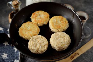 Рисовые оладьи с куриным филе Рисовые оладьи с куриным филе