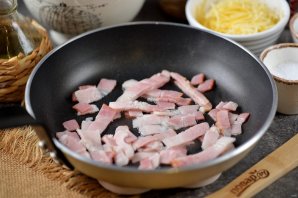 Салат "Фризе" с беконом Салат "Фризе" с беконом