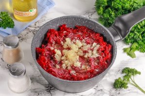Салат из свеклы с чесноком на зиму