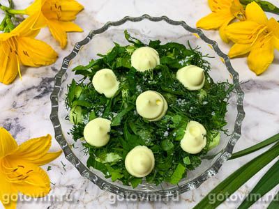 Салат с говяжьим языком, черносливом и свежим огурцом Салат с говяжьим языком, черносливом и свежим огурцом