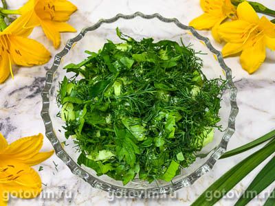 Салат с говяжьим языком, черносливом и свежим огурцом Салат с говяжьим языком, черносливом и свежим огурцом