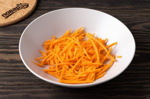 Салат с морковью, яблоком и грецкими орехами