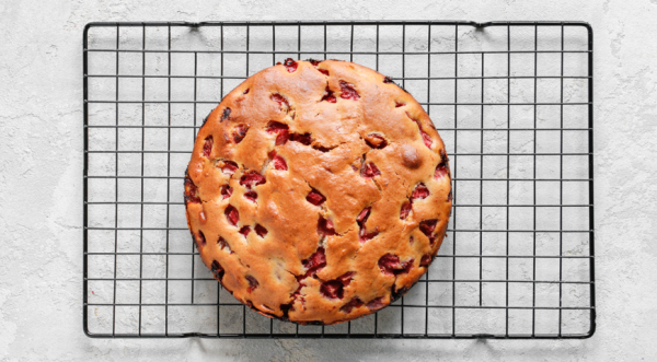 Шарлотка с клубникой, пошаговый рецепт с фото Шарлотка с клубникой, пошаговый рецепт с фото