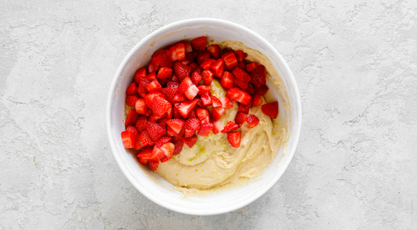 Шарлотка с клубникой, пошаговый рецепт с фото Шарлотка с клубникой, пошаговый рецепт с фото