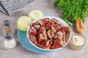 Шашлык из сердечек индейки на мангале