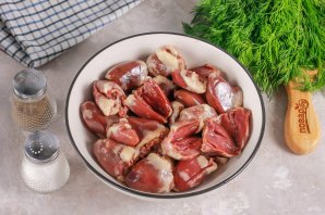 Шашлык из сердечек индейки на мангале