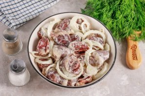 Шашлык из сердечек индейки на мангале