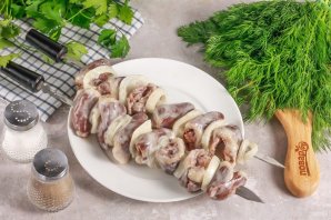 Шашлык из сердечек индейки на мангале