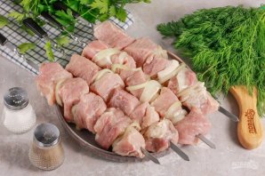 Шашлык из свиной шеи с луком