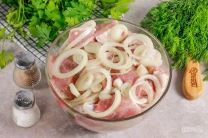 Шашлык из свиной шеи с луком