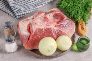 Шашлык из свиной шеи с луком