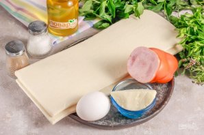 Слоёные палочки-спиральки с ветчиной и сыром