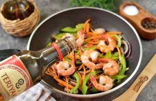 Соба с креветками и соусом "Терияки"