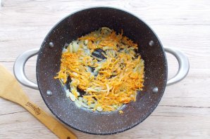 Спагетти с тефтельками под острым томатным соусом