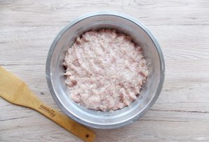 Спагетти с тефтельками под острым томатным соусом