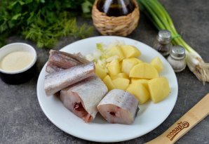 Суп из минтая с манкой и зелёным луком Суп из минтая с манкой и зелёным луком