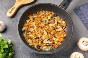 Суп с фрикадельками, грибами и плавленым сыром