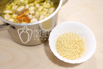 Суп с курицей и макаронами