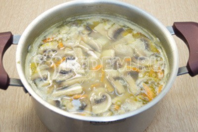 Суп с шампиньонами и сыром