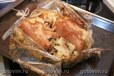 Свинина, запеченная в пакете с картофелем, капустой и грибами Свинина, запеченная в пакете с картофелем, капустой и грибами