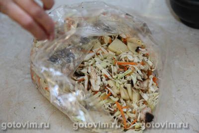 Свинина, запеченная в пакете с картофелем, капустой и грибами Свинина, запеченная в пакете с картофелем, капустой и грибами