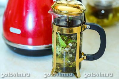 Травяной чай с иван-чаем, липой и малиной