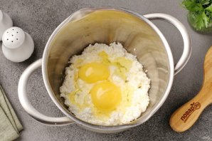 Творожные лепёшки с сыром и зеленью