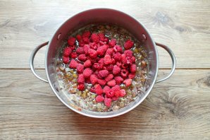 Варенье из малины и ревеня