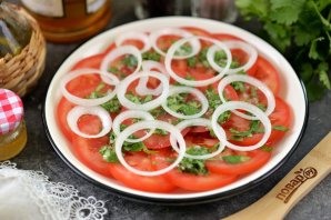 Закуска из помидоров с луком и медом Закуска из помидоров с луком и медом