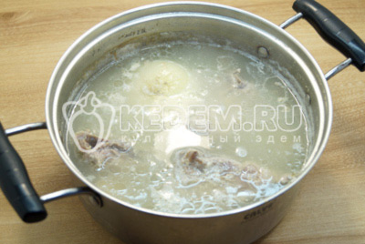 Зеленый борщ с щавелем и ревенем Зеленый борщ с щавелем и ревенем