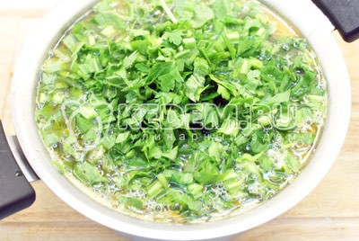 Зелёный борщ с щавелем и черемшой Зелёный борщ с щавелем и черемшой