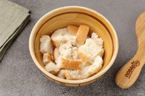 Жареные рыбные палочки из минтая в манной панировке