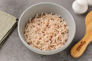 Жареные рыбные палочки из минтая в манной панировке